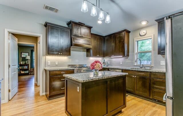 4-bedroom rental at 411 Garraty Rd in Terrell Hills, TX — photo 5