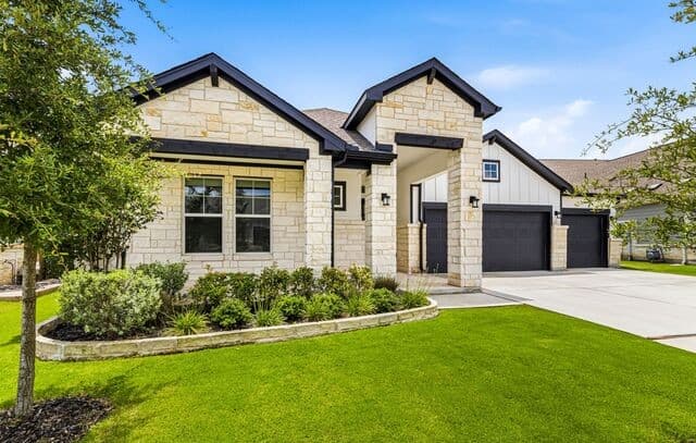 4-bedroom rental at 11625 Hollering Pass in Schertz, TX — photo 4
