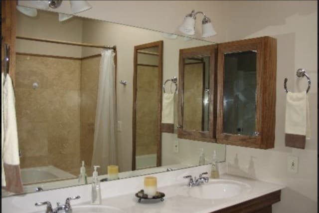 3-bedroom rental at 310 County Road 263 in Mico, TX — photo 5