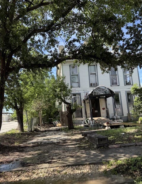 Home for sale at 131 E Myrtle in San Antonio, TX — photo 3