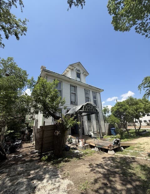 Home for sale at 131 E Myrtle in San Antonio, TX — photo 5