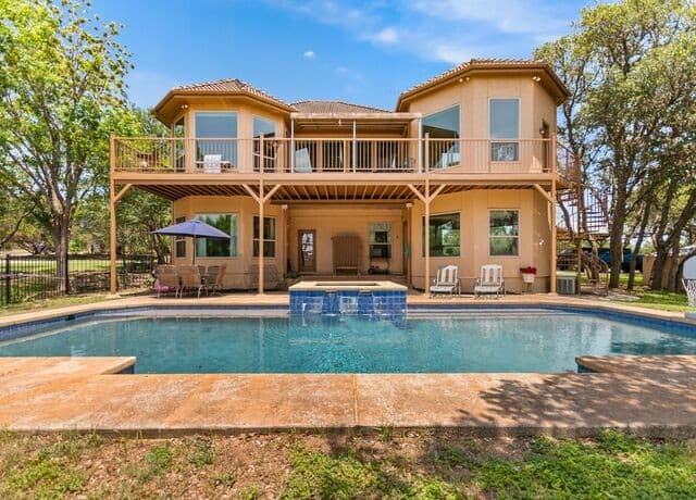 4-bedroom rental at 31360 Wild Oak Hl in Fair Oaks Ranch, TX — photo 2