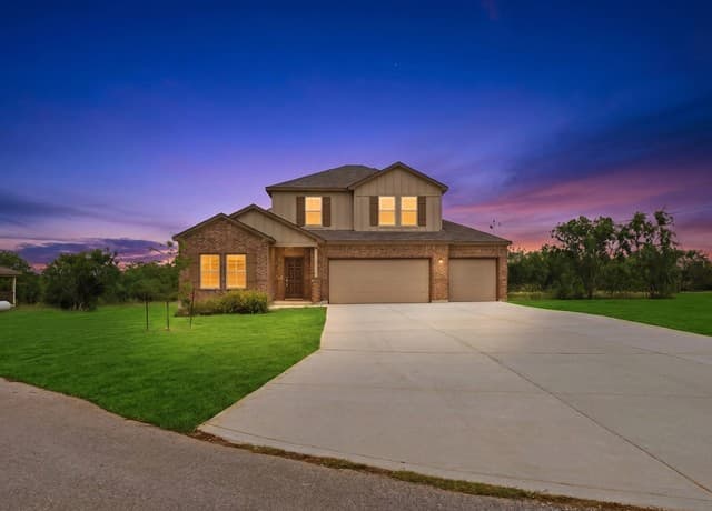 4-bedroom rental at 132 Reno Trl in Floresville, TX — photo 1