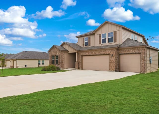 4-bedroom rental at 132 Reno Trl in Floresville, TX — photo 3