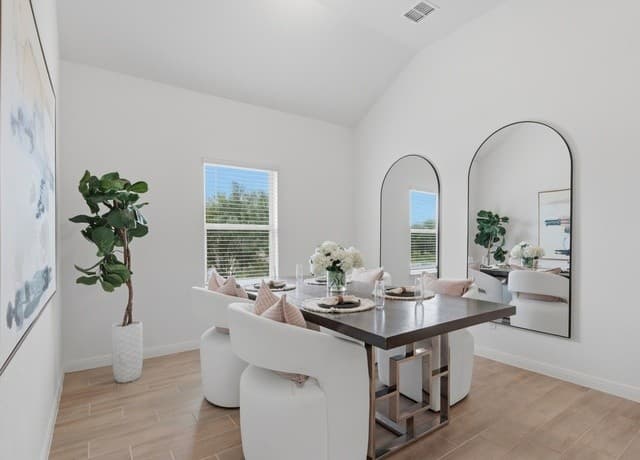 4-bedroom rental at 132 Reno Trl in Floresville, TX — photo 5