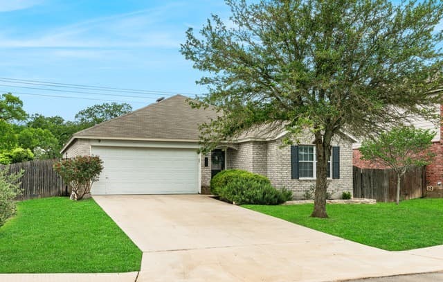 3-bedroom rental at 208 Latigo Ln in Boerne, TX — photo 1