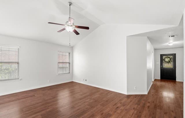 3-bedroom rental at 208 Latigo Ln in Boerne, TX — photo 4