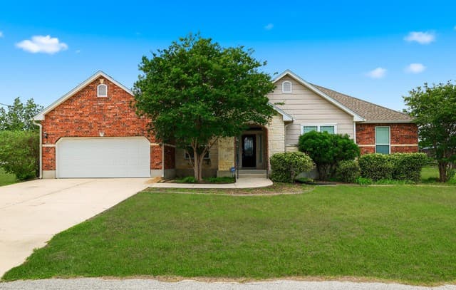 4-bedroom rental at 232 Edgewood Cir in Bandera, TX — photo 1