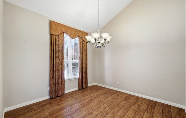 4-bedroom rental at 232 Edgewood Cir in Bandera, TX — photo 3