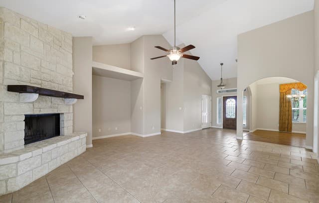 4-bedroom rental at 232 Edgewood Cir in Bandera, TX — photo 5