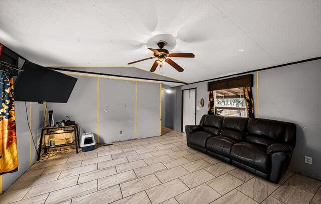 3-bedroom rental at 4434 Tiera in Von Ormy, TX — photo 2