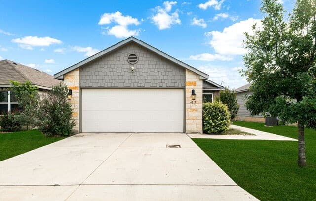 3-bedroom rental at 4619 Heathers Cross in St Hedwig, TX — photo 1
