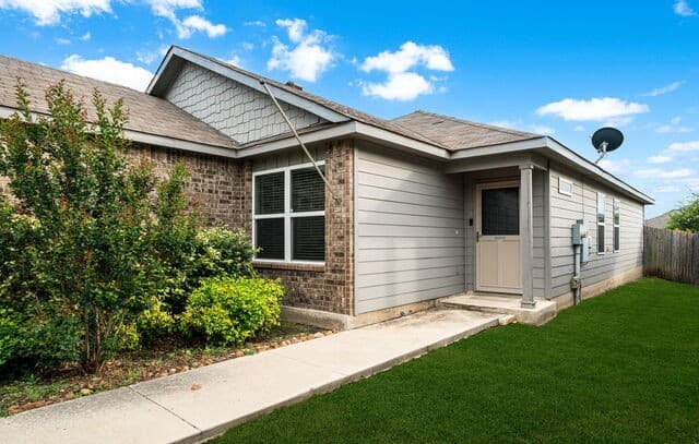 3-bedroom rental at 4619 Heathers Cross in St Hedwig, TX — photo 4