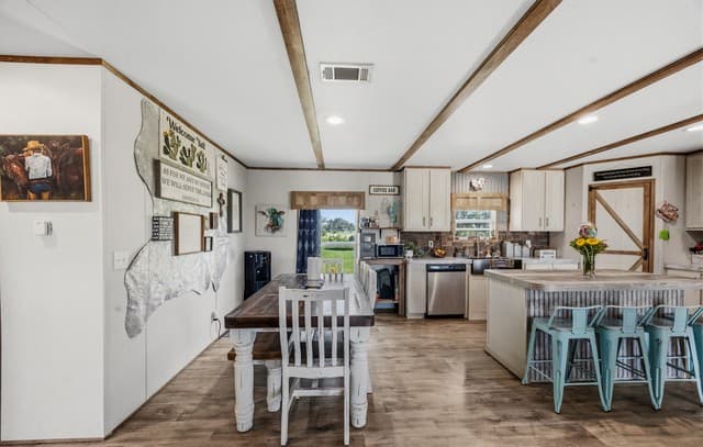 Home for sale at 490 Hernandez Rd in Poteet, TX — photo 4