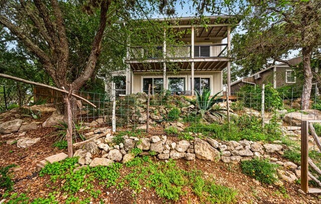 2-bedroom rental at 776 Grandview Circle in Bandera, TX — photo 2