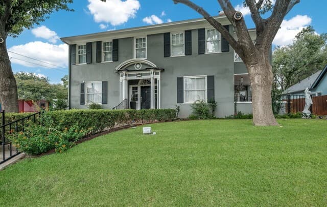 4-bedroom rental at 343 W Gramercy Pl in San Antonio, TX — photo 2