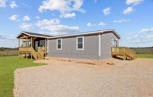 3-bedroom rental at 2354 Stevens Rd in Somerset, TX — photo 2