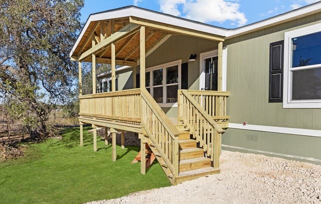 5-bedroom rental at 2711 Fm 1332 in Jourdanton, TX — photo 3