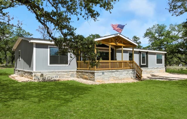 5-bedroom rental at 2218 Stevens Rd in Somerset, TX — photo 2