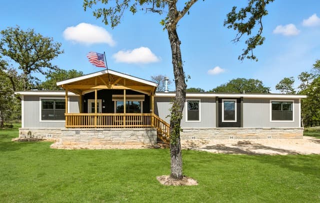 5-bedroom rental at 2218 Stevens Rd in Somerset, TX — photo 3