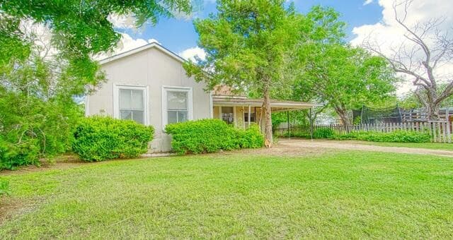 2-bedroom rental at 1107 Trail St in Floresville, TX — photo 2
