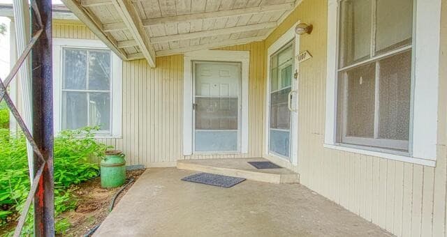 2-bedroom rental at 1107 Trail St in Floresville, TX — photo 4