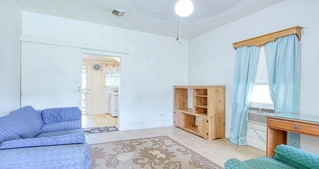 2-bedroom rental at 1107 Trail St in Floresville, TX — photo 5