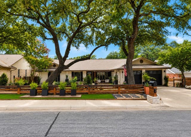 3-bedroom rental at 2522 Crow Vly in San Antonio, TX — photo 2