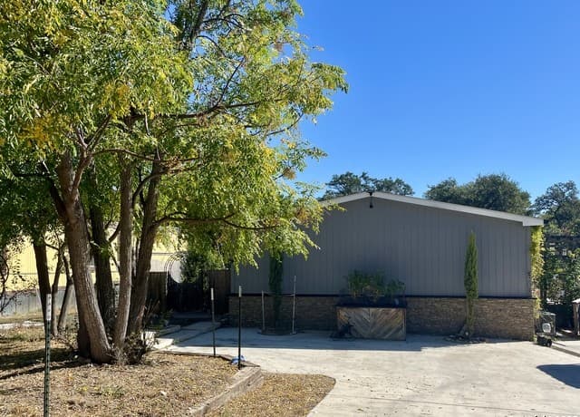 3-bedroom rental at 203 Ranch Dr in Bandera, TX — photo 1