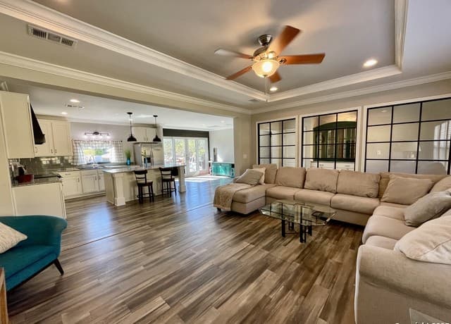 3-bedroom rental at 203 Ranch Dr in Bandera, TX — photo 2