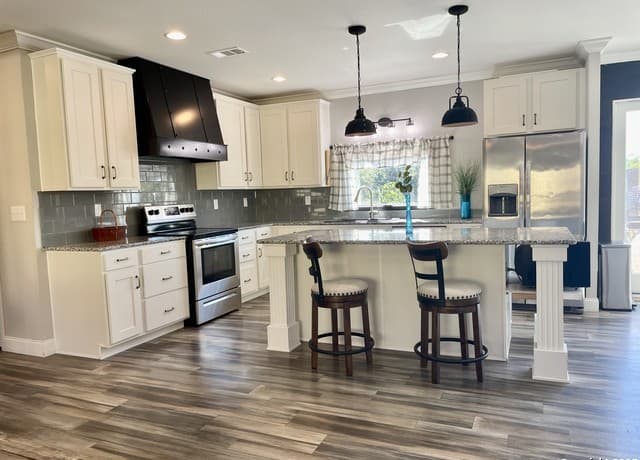 3-bedroom rental at 203 Ranch Dr in Bandera, TX — photo 5