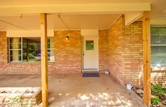 3-bedroom rental at 105 Walnut Grove Rd in Boerne, TX — photo 5
