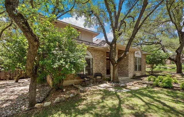 3-bedroom rental at 13102 N Hunters Cir in San Antonio, TX — photo 4