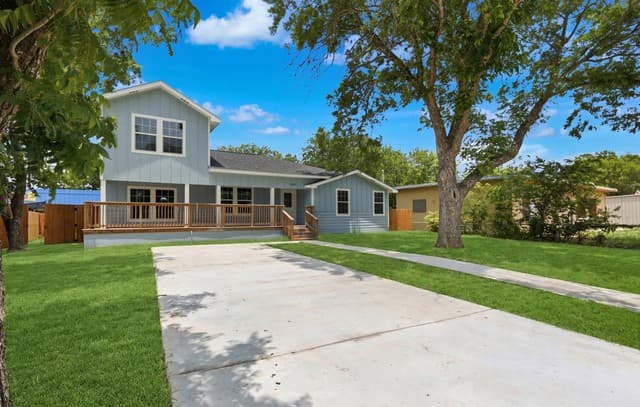 3-bedroom rental at 8013 E 6th St in Somerset, TX — photo 2