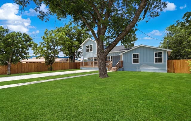 3-bedroom rental at 8013 E 6th St in Somerset, TX — photo 5