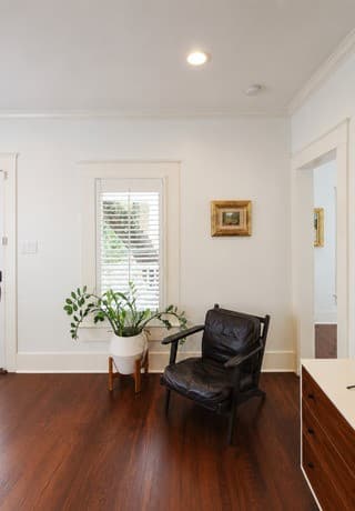 2-bedroom rental at 211 Montclair St in Alamo Heights, TX — photo 4