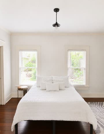 2-bedroom rental at 211 Montclair St in Alamo Heights, TX — photo 5