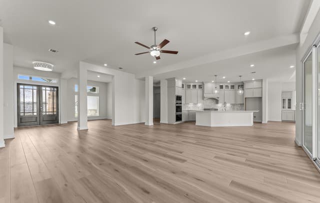 4-bedroom rental at 888 Falcon Cove in Castroville, TX — photo 4