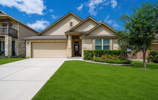 5-bedroom rental at 425 Cactus Flower in Cibolo, TX — photo 3
