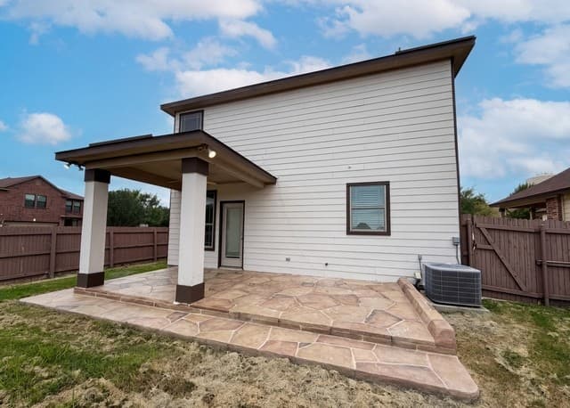 3-bedroom rental at 5733 Ty Lindstrom in Schertz, TX — photo 5
