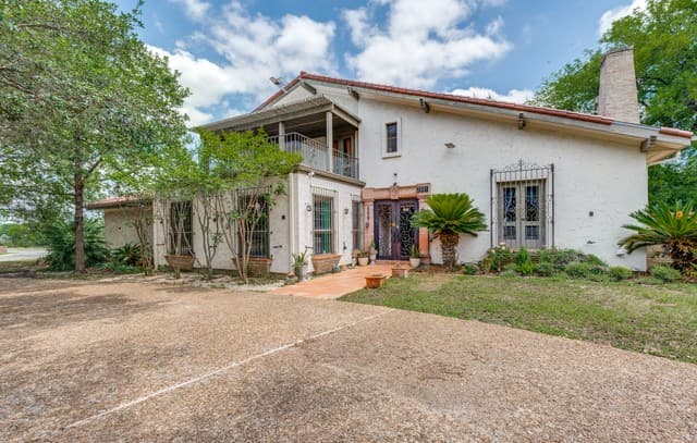 4-bedroom rental at 201 Chattington Ct in San Antonio, TX — photo 1