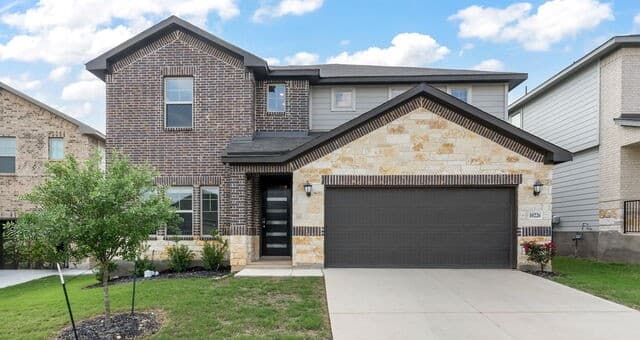 4-bedroom rental at 10226 Juniper Oaks in Boerne, TX — photo 2