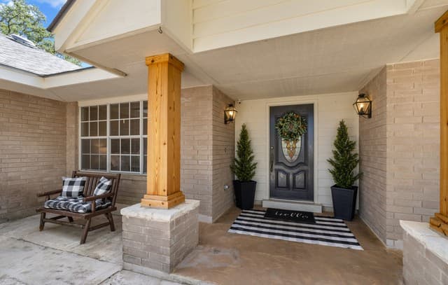 5-bedroom rental at 27240 Boerne Glen in Boerne, TX — photo 4