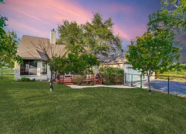 3-bedroom rental at 88 Sister Crk in Comfort, TX — photo 5