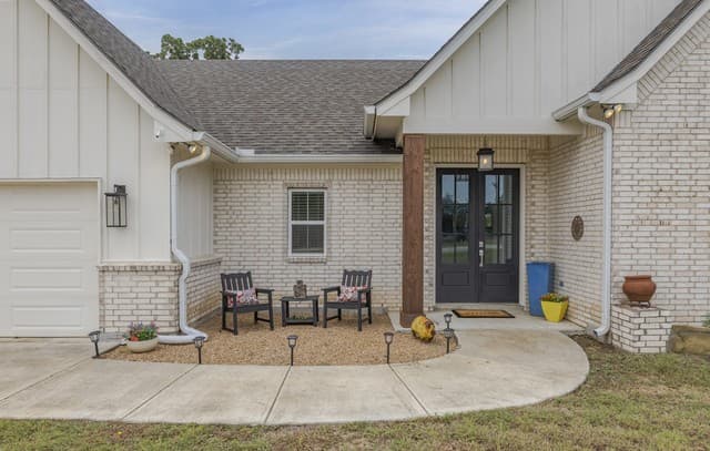Home for sale at 1516 Kings Ranch Rd in Bandera, TX — photo 4