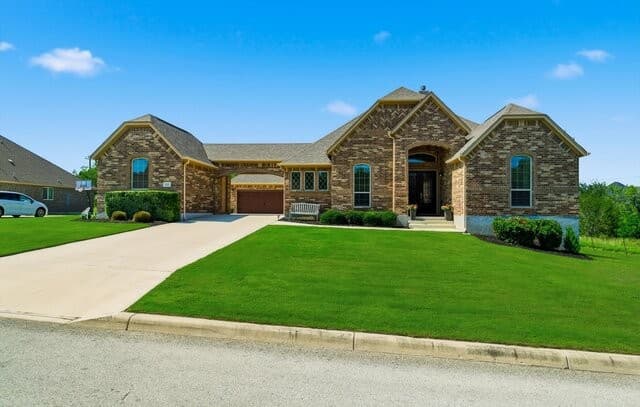 3-bedroom rental at 333 Cascade Trl in Castroville, TX — photo 2