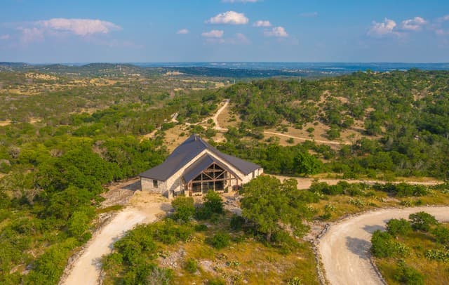 Home for sale at 225 Valley View Dr in Comfort, TX — photo 2