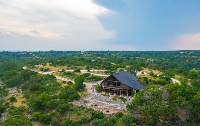 Home for sale at 225 Valley View Dr in Comfort, TX — photo 3