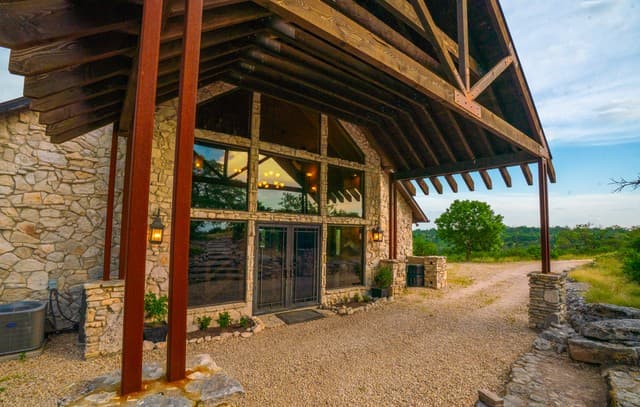 Home for sale at 225 Valley View Dr in Comfort, TX — photo 4
