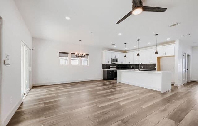 3-bedroom rental at 673 Mockingbird Cv in Spring Branch, TX — photo 4